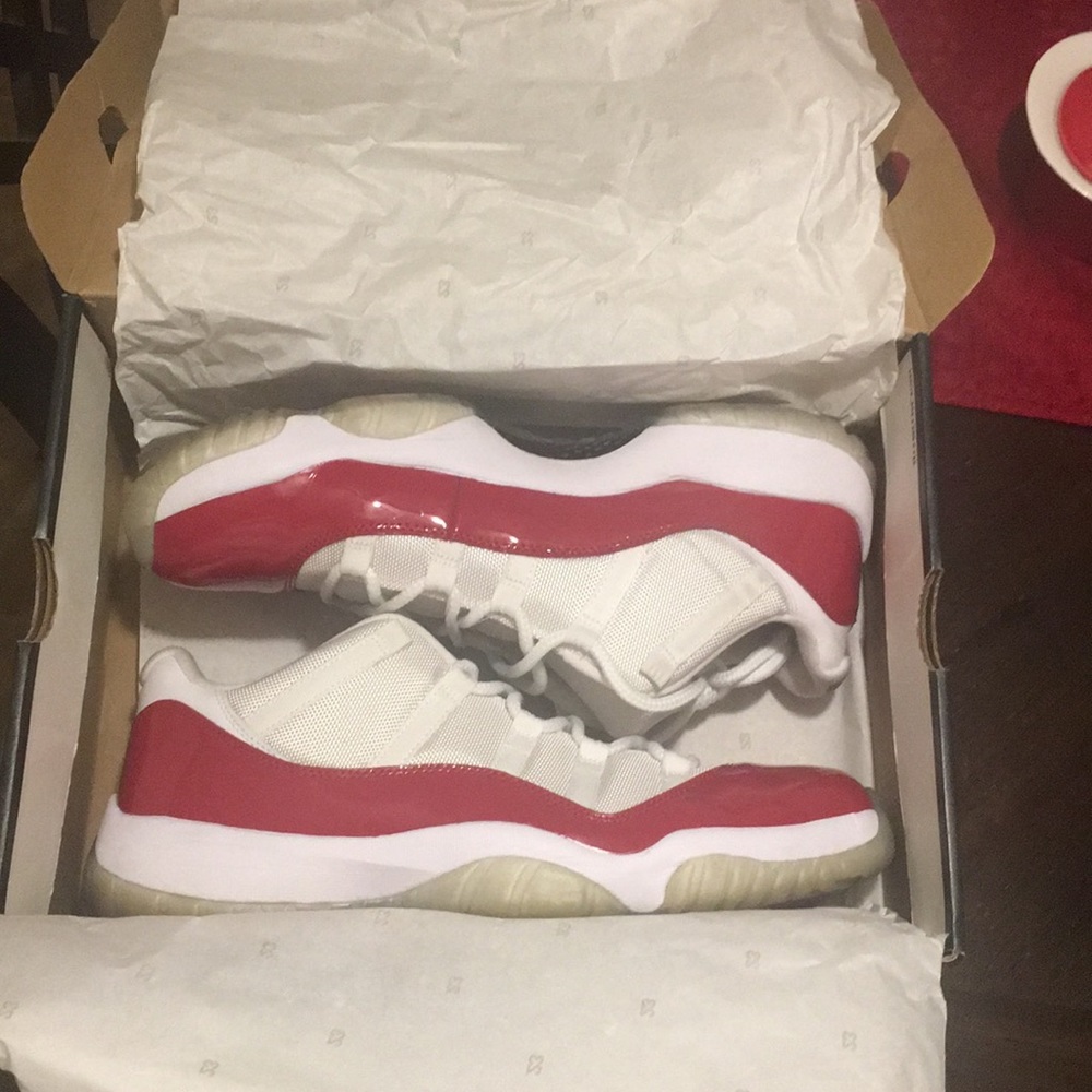 Air Jordan 11 Low “Cherry” Men Size 13